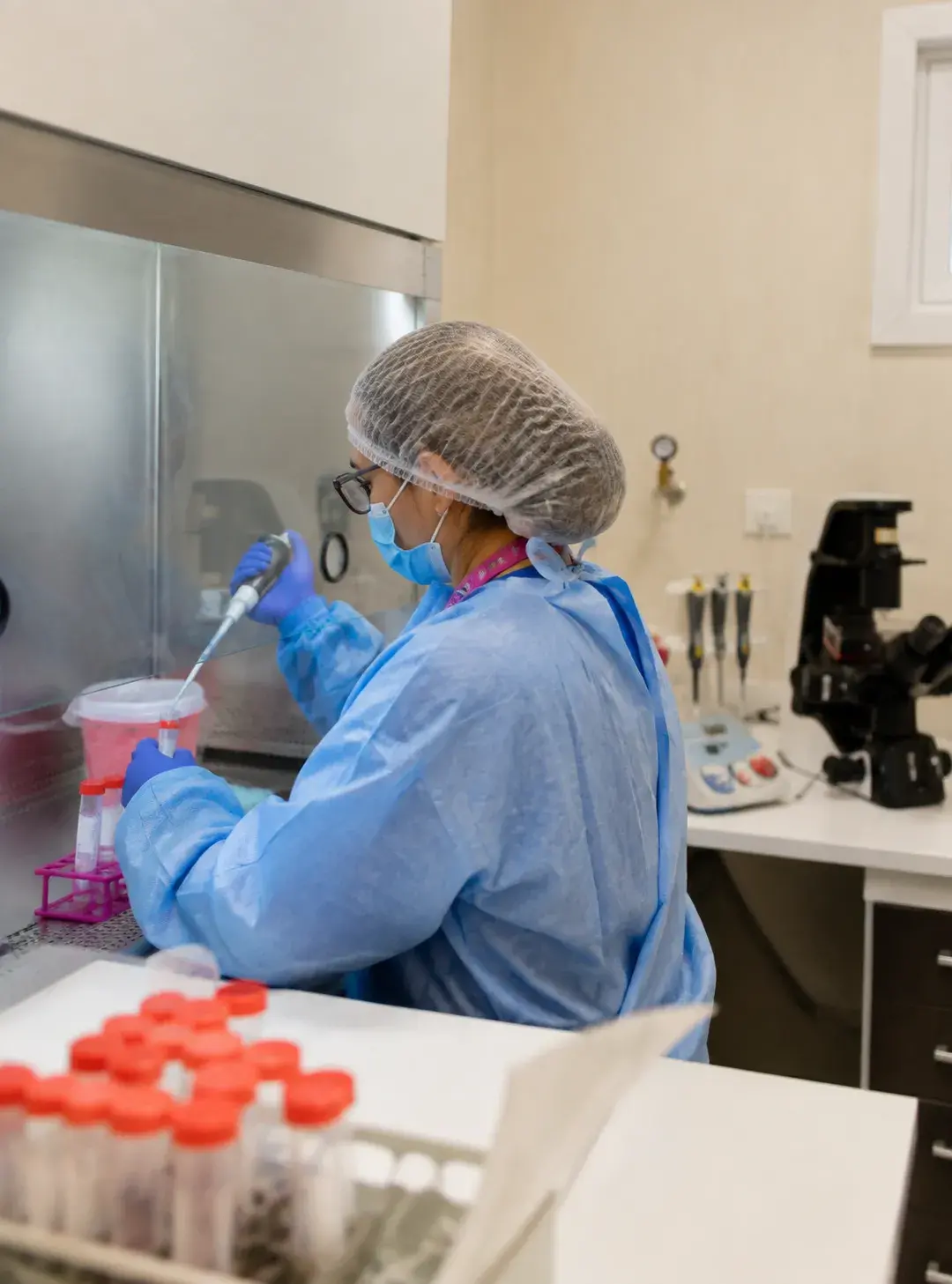 Laboratorio propio GMP de LYRACELL con estándares internacionales de calidad y seguridad