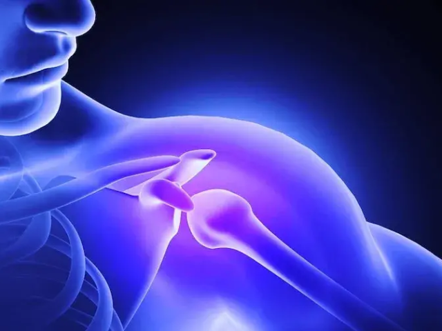 Consulta médica evaluando tendinitis antes de definir un tratamiento con terapia celular